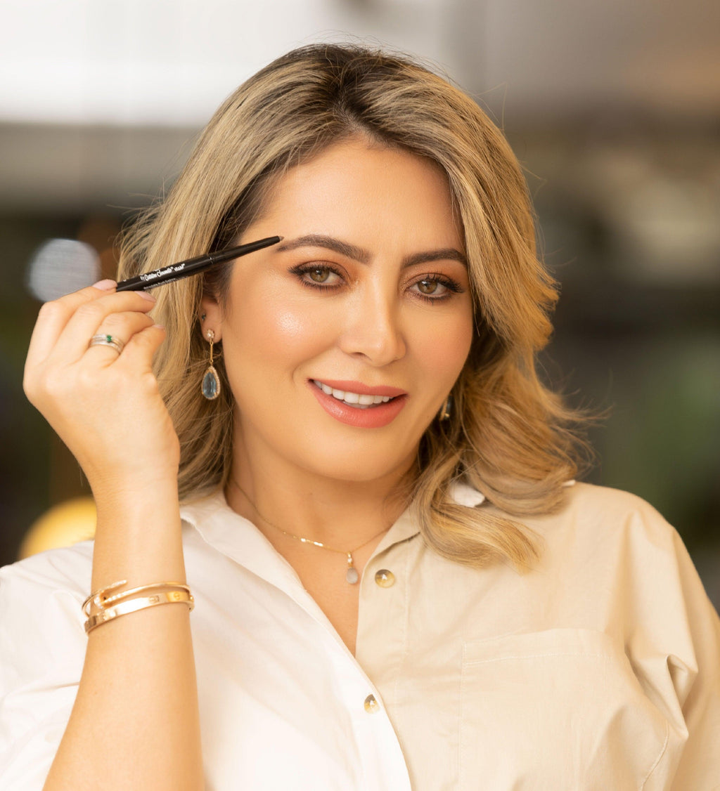 Catalina Jaramillo y el lápiz retractil CJ Style Brow 